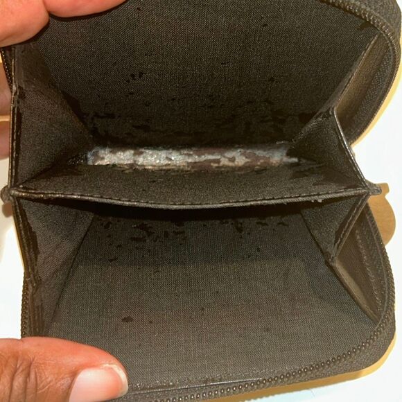 Ferragamo Zip Pocket Bifold Wallet Black Leather Compact Quiet Luxury - Picture 8 of 10